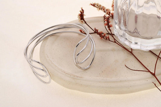 Bracelet manchette argentée ajustable 4 branches entrelacées