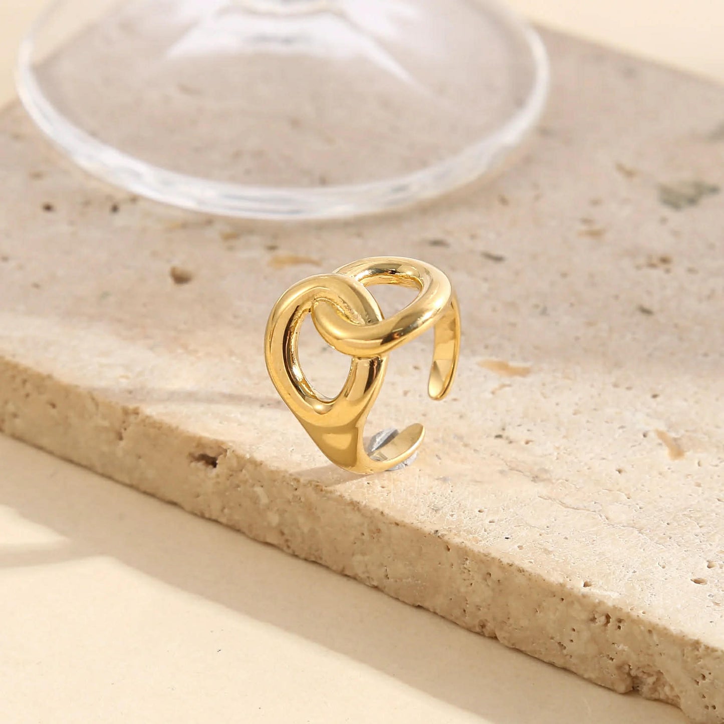 Bague dorée ovales lisses entrelacés