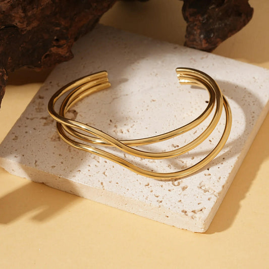 Bracelet manchette dorée lignes croisées